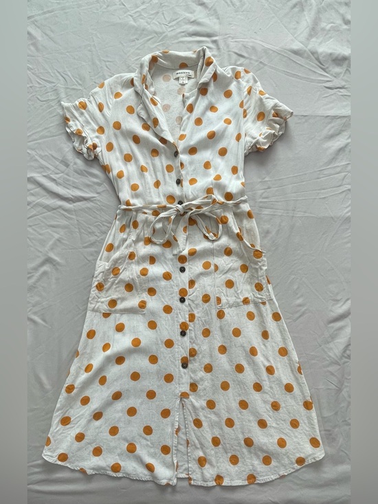 Monteau Dresses & Skirts - Monteau White Dress with Mustard Polka Dots